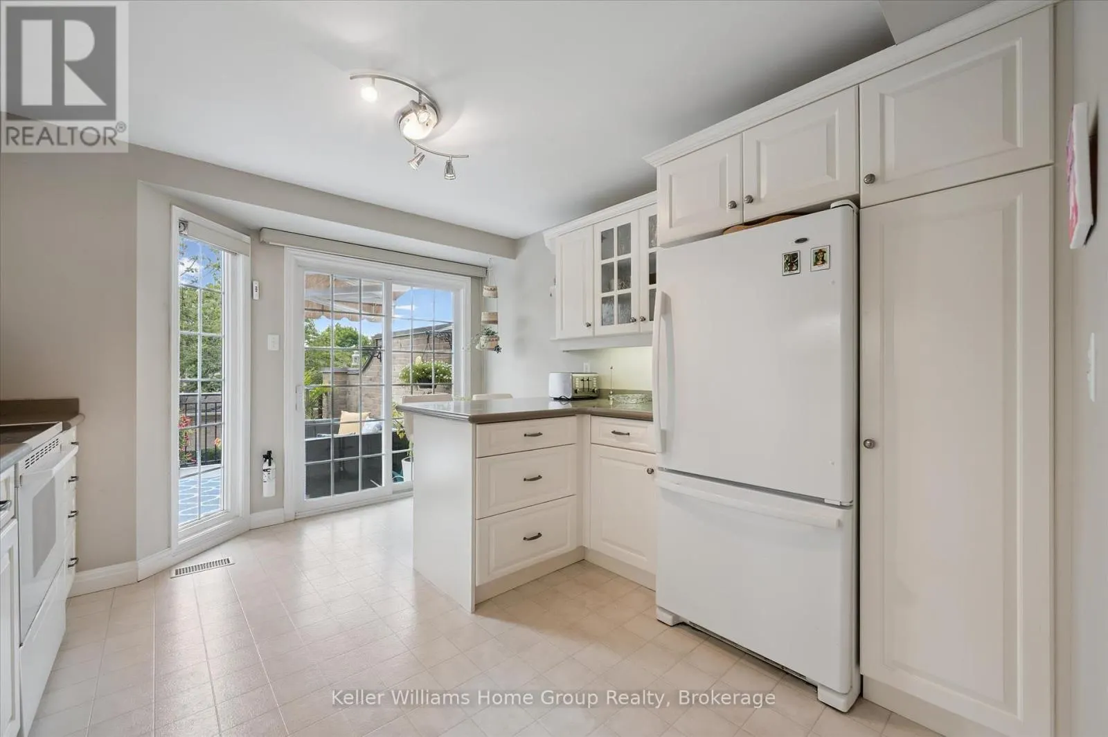 4 - 106 WOODLAWN ROAD E, #4