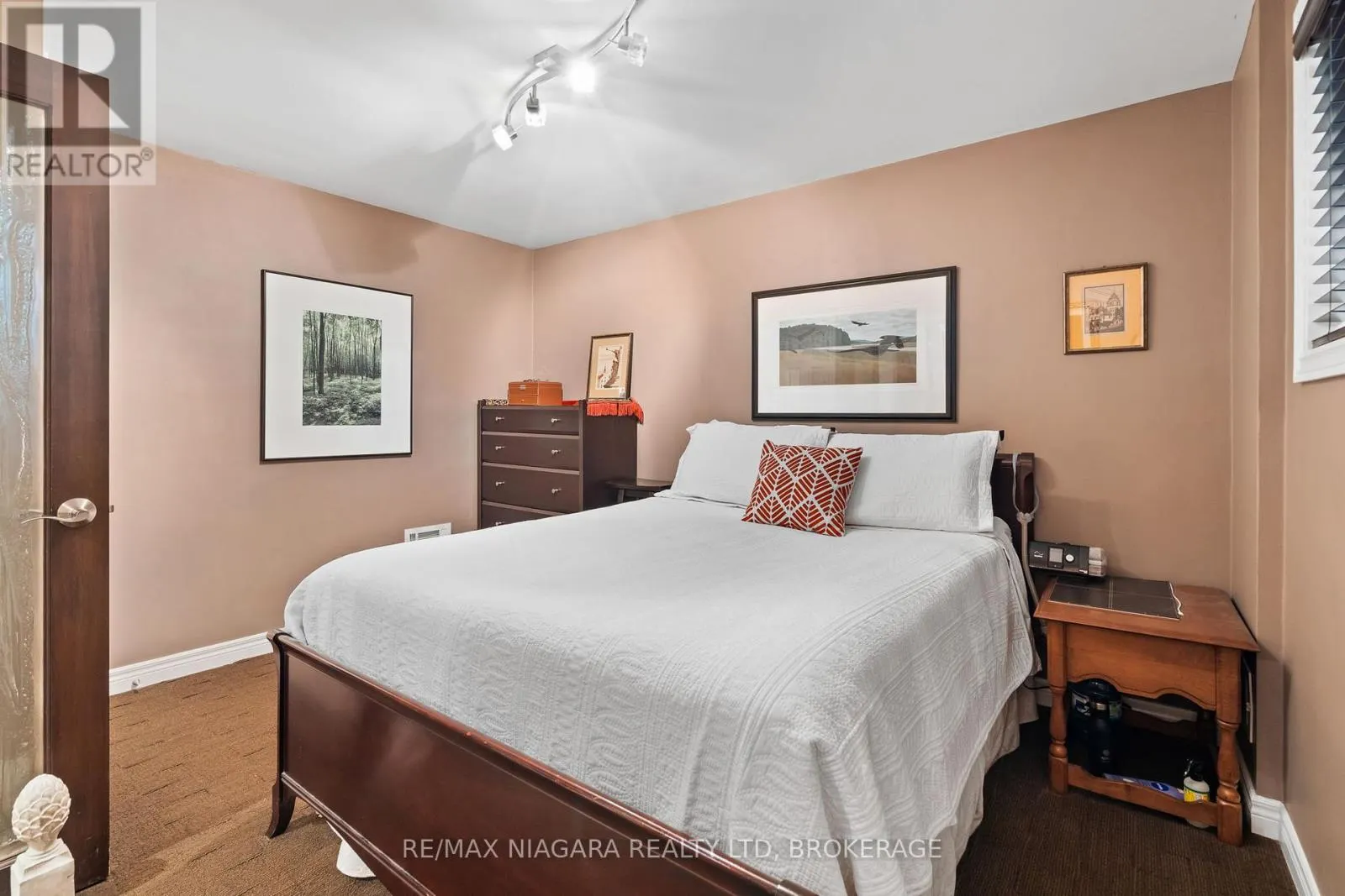 44 LOCKVIEW CRESCENT