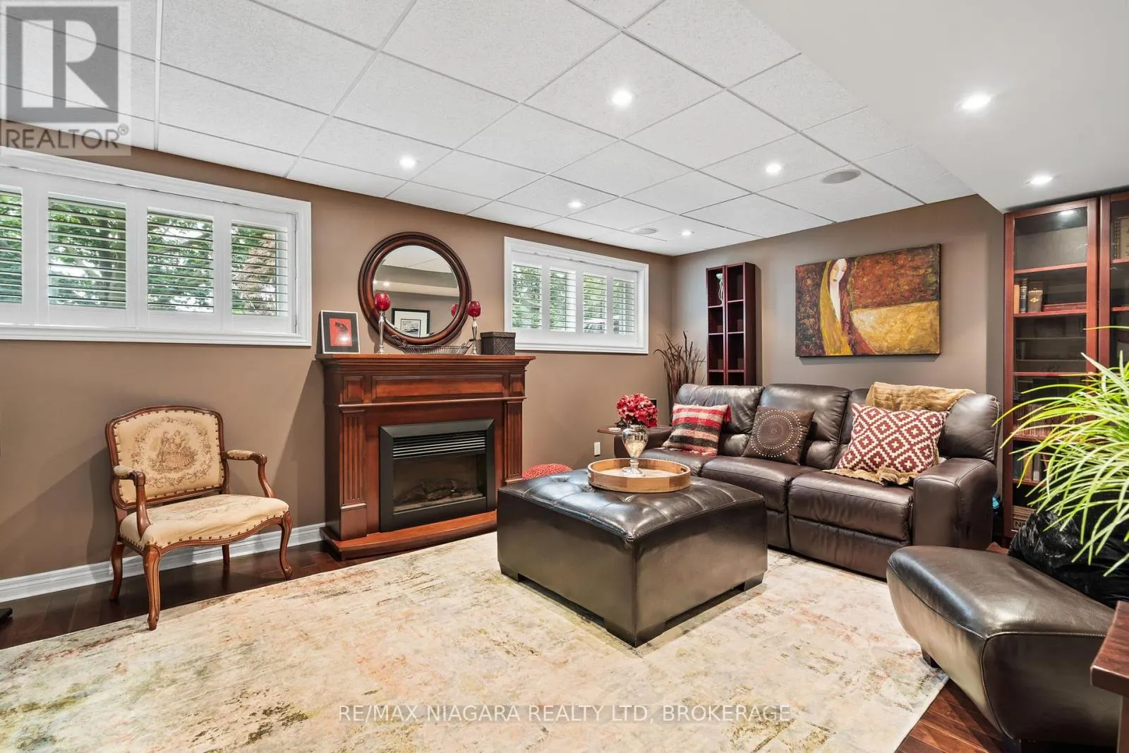 44 LOCKVIEW CRESCENT