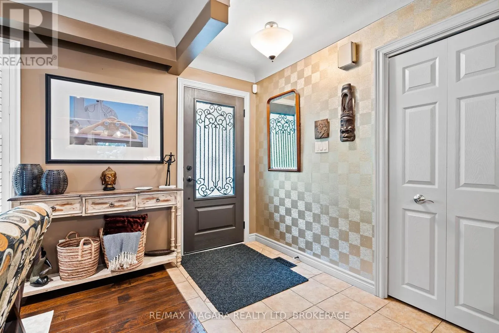 44 LOCKVIEW CRESCENT