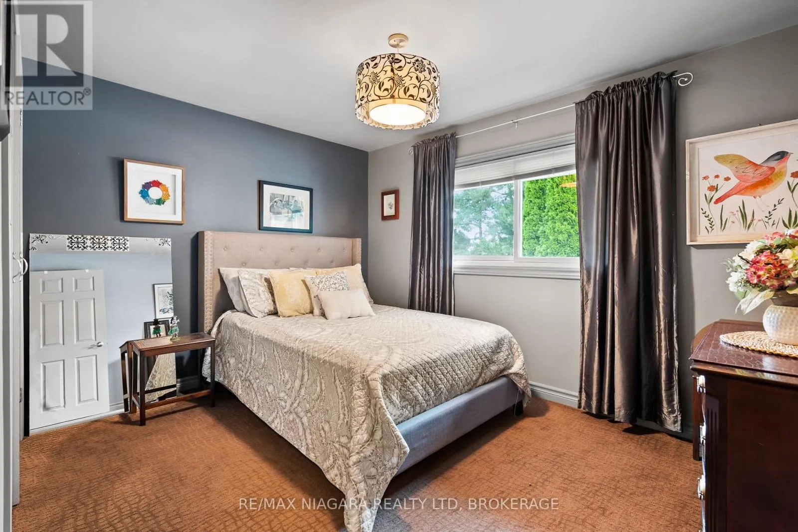 44 LOCKVIEW CRESCENT