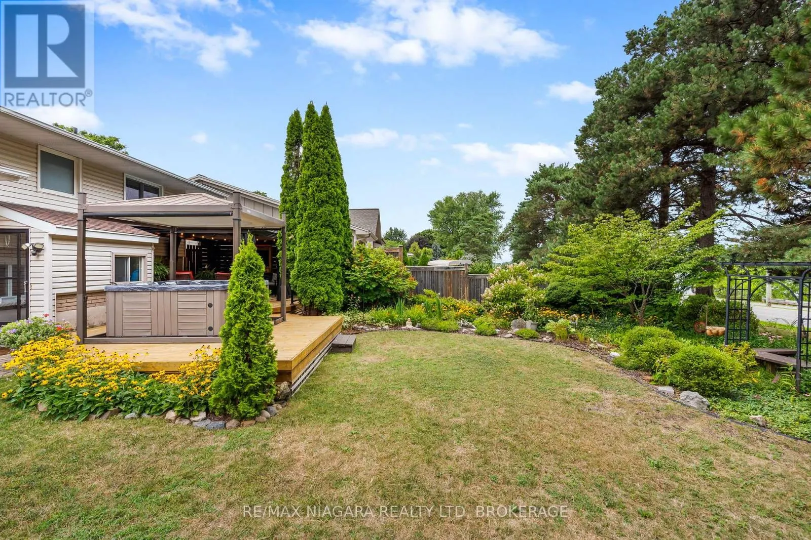 44 LOCKVIEW CRESCENT