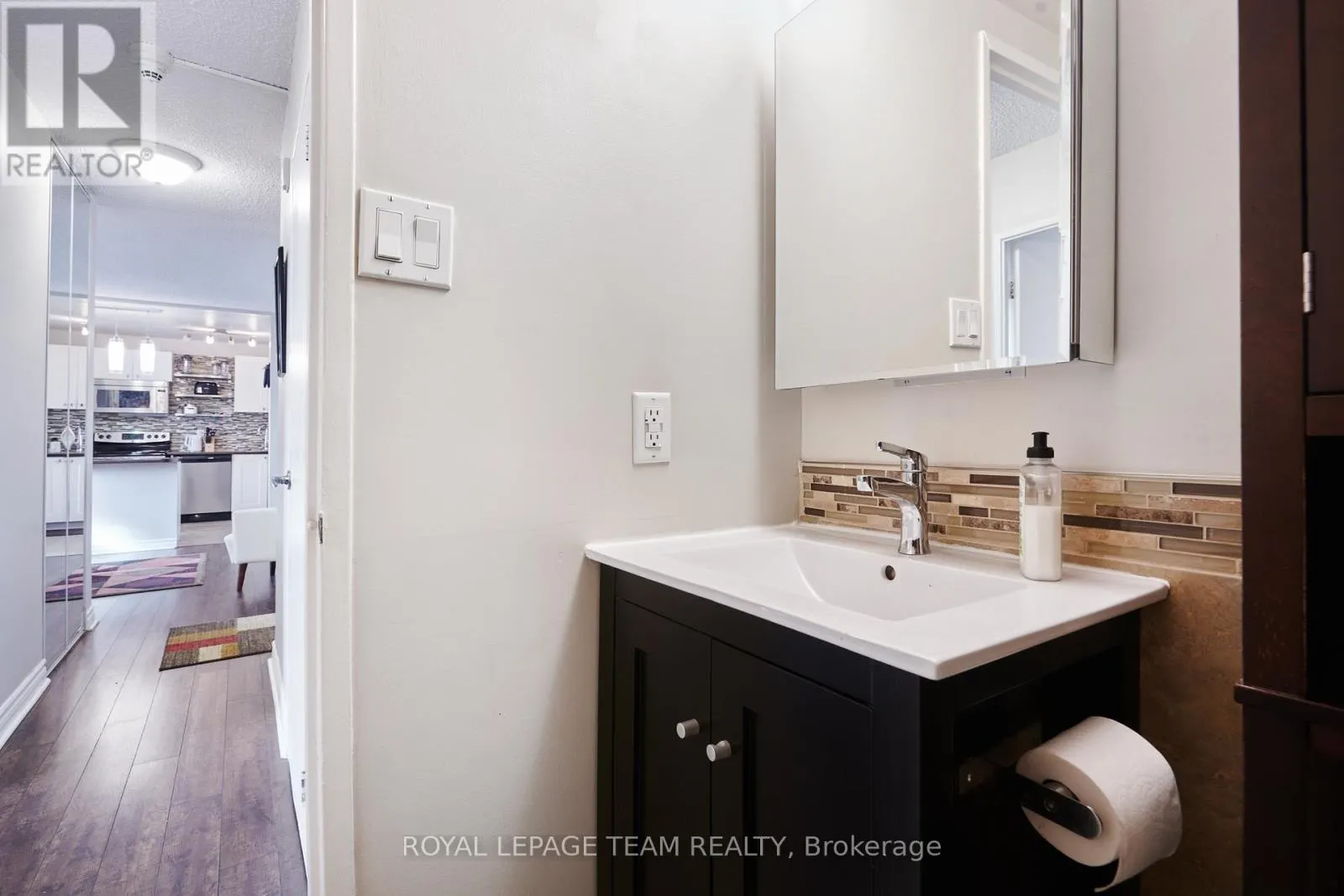 811 - 2000 JASMINE CRESCENT
