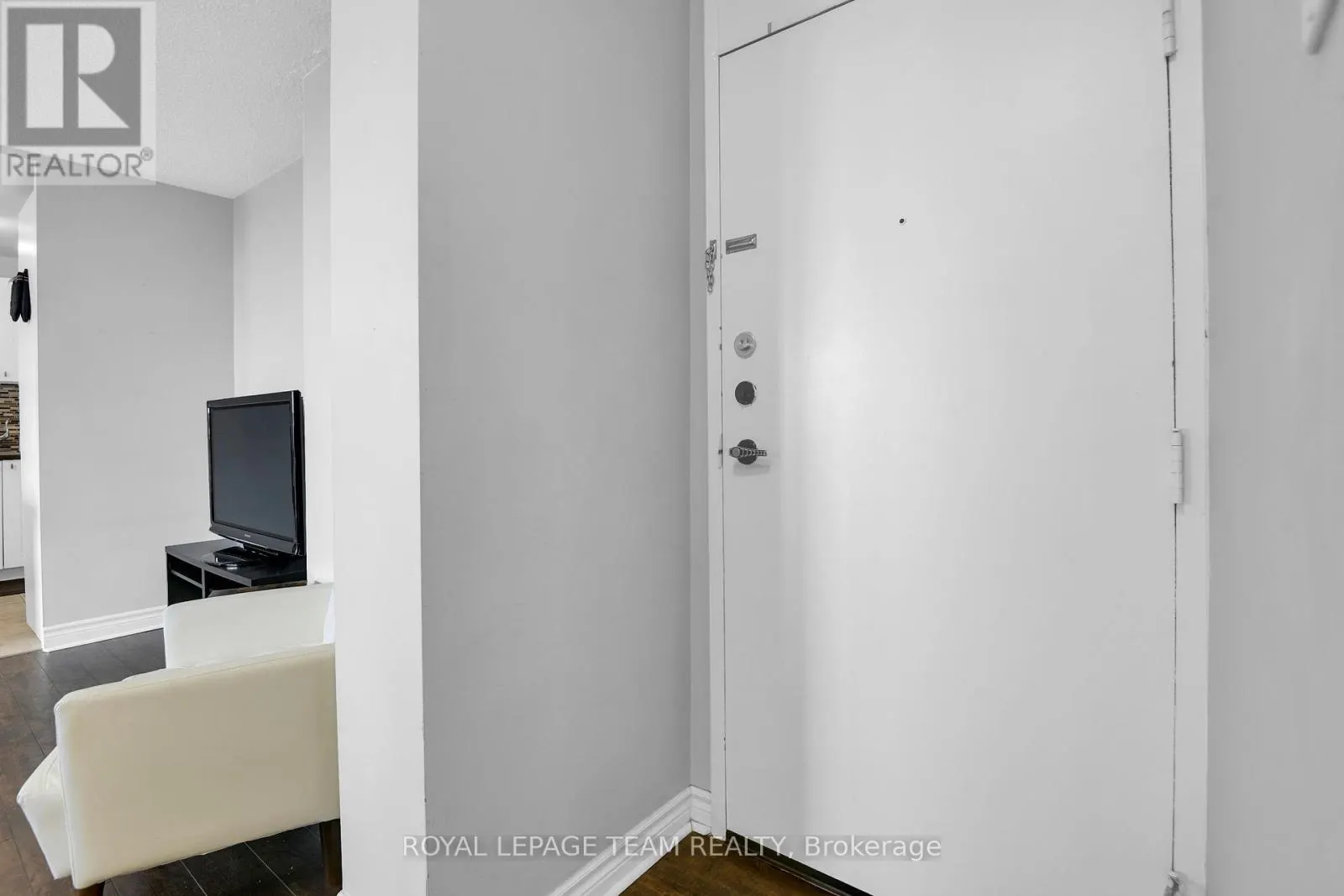 811 - 2000 JASMINE CRESCENT