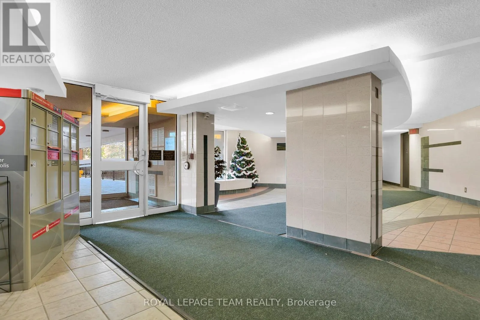 811 - 2000 JASMINE CRESCENT