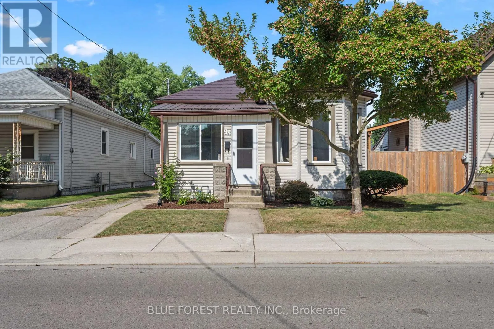 94 MANITOBA STREET