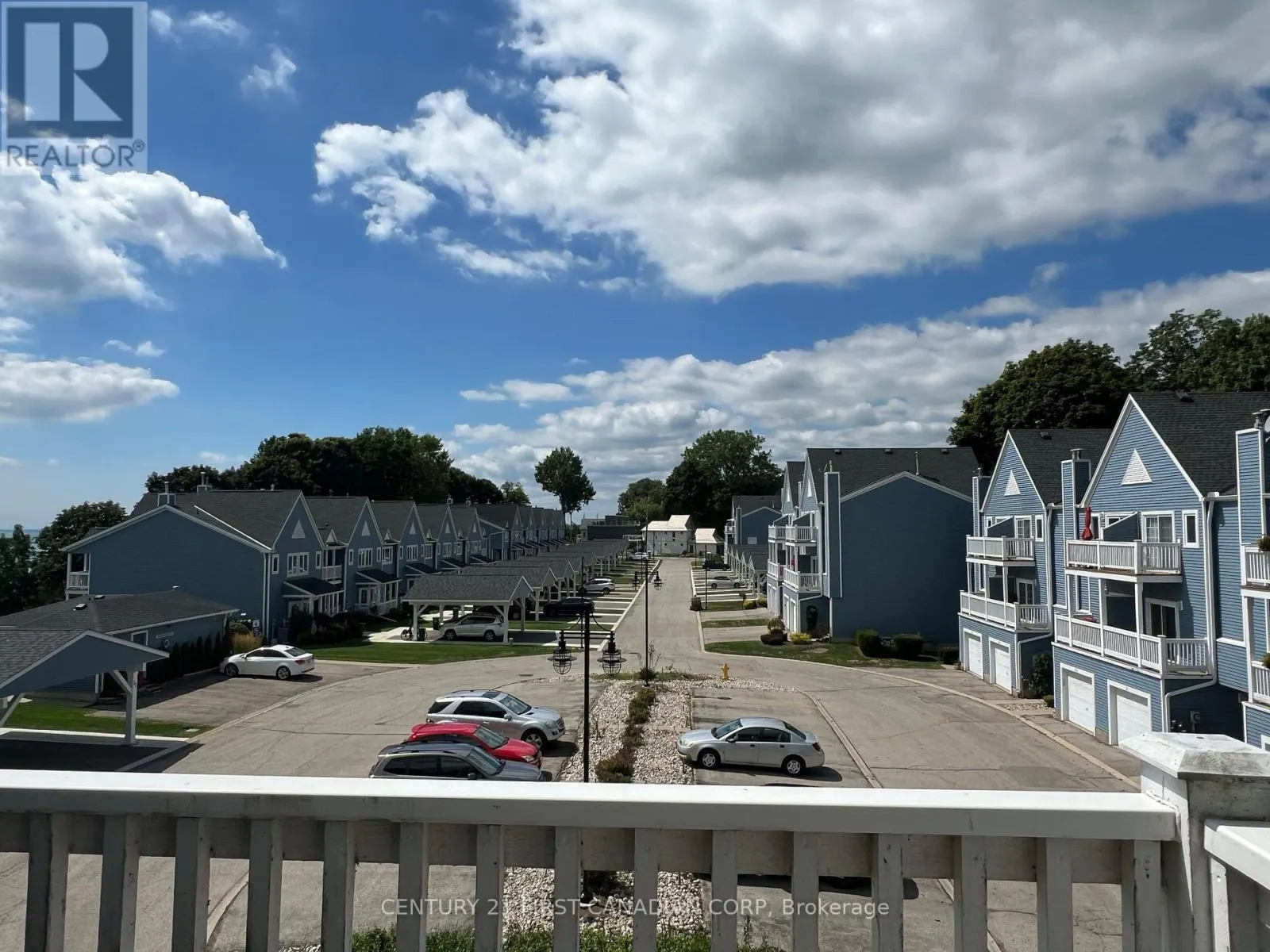 25 - 374 FRONT STREET E, #25