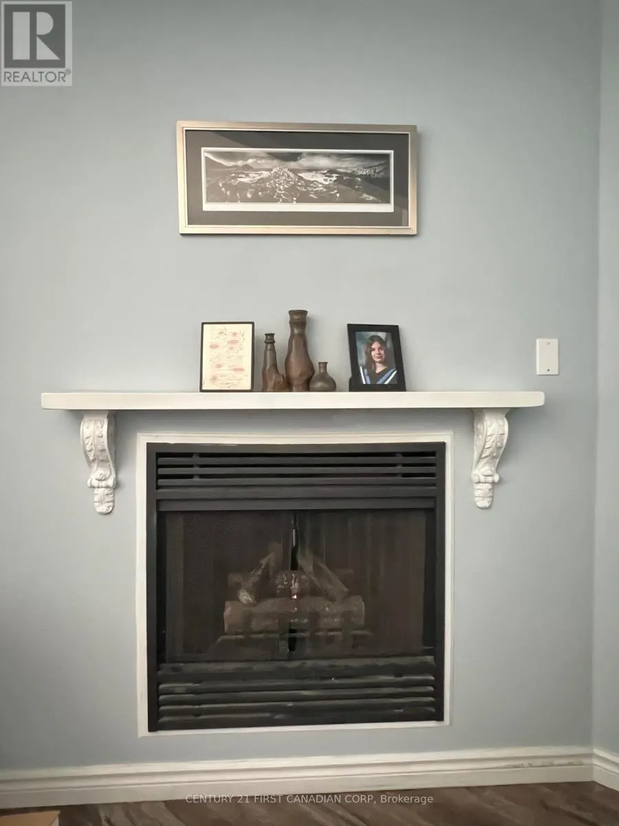25 - 374 FRONT STREET E, #25