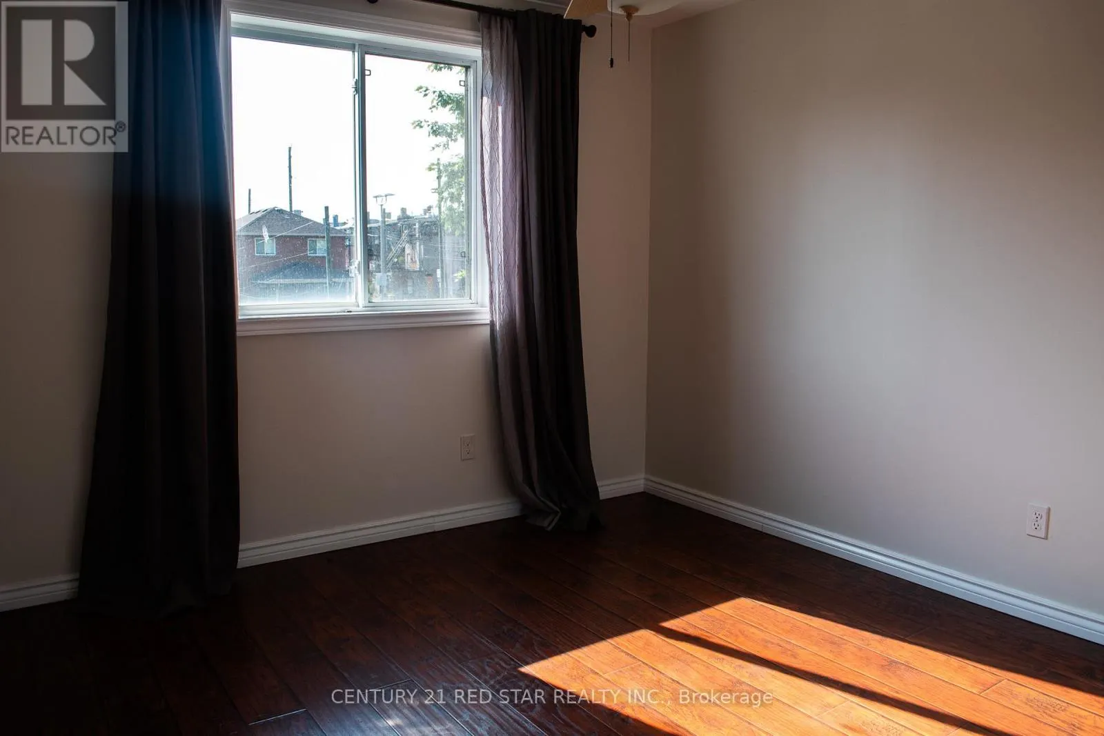 206 - 28 VICTORIA AVENUE N