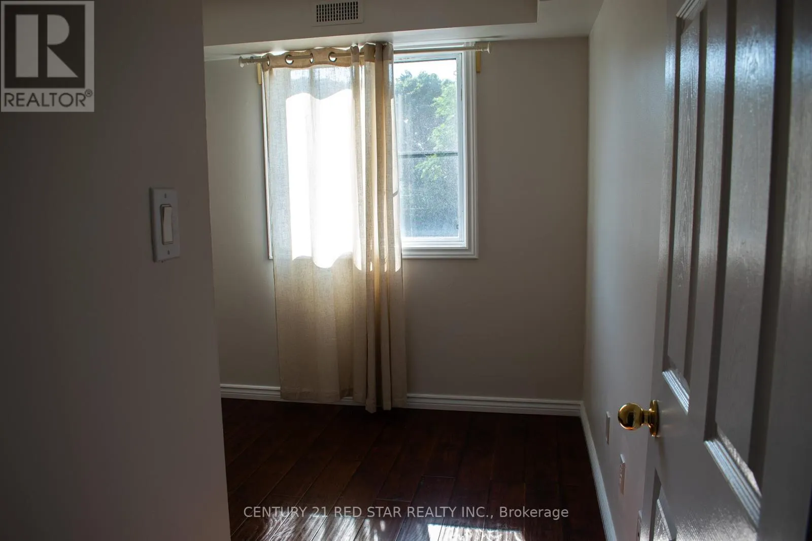 206 - 28 VICTORIA AVENUE N