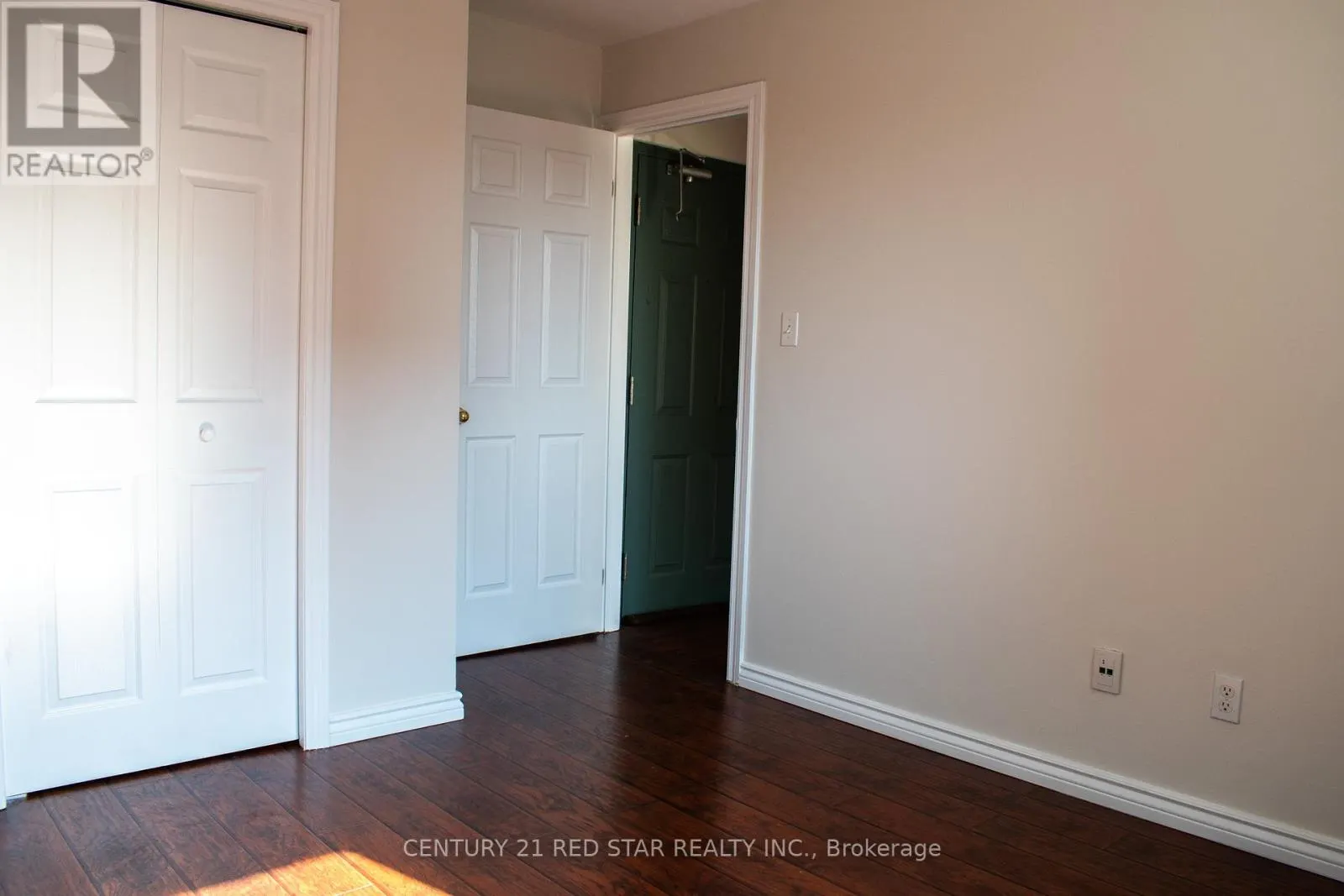 206 - 28 VICTORIA AVENUE N