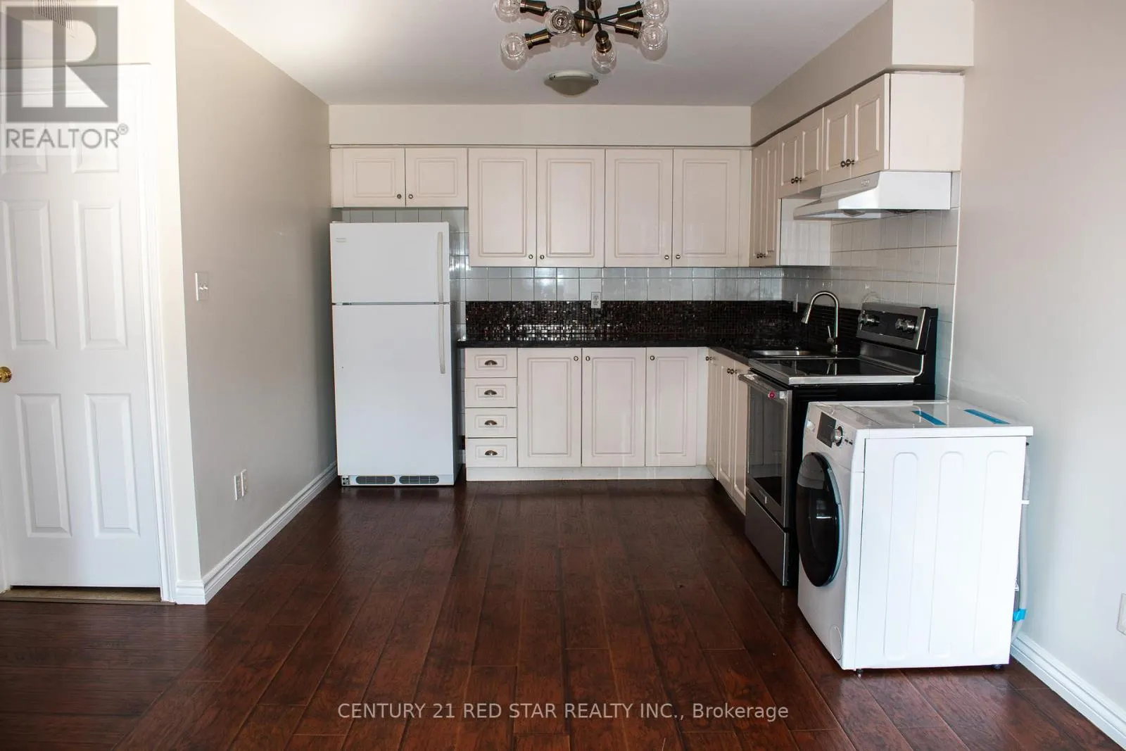 206 - 28 VICTORIA AVENUE N