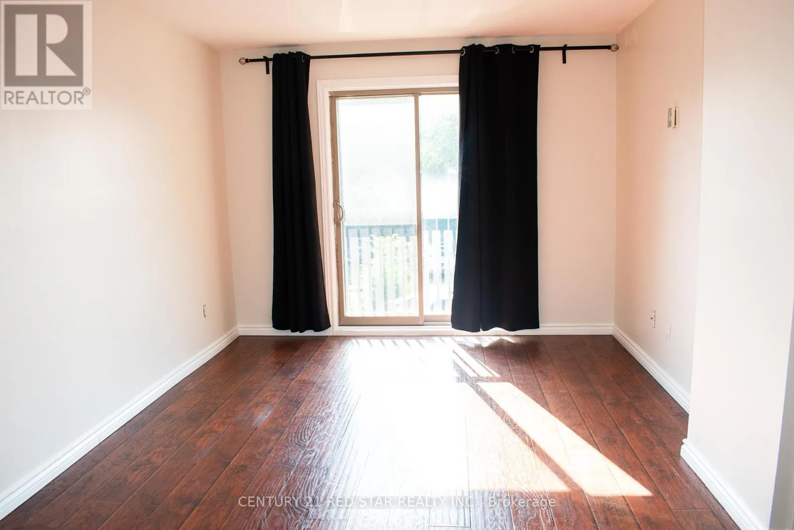 206 - 28 VICTORIA AVENUE N