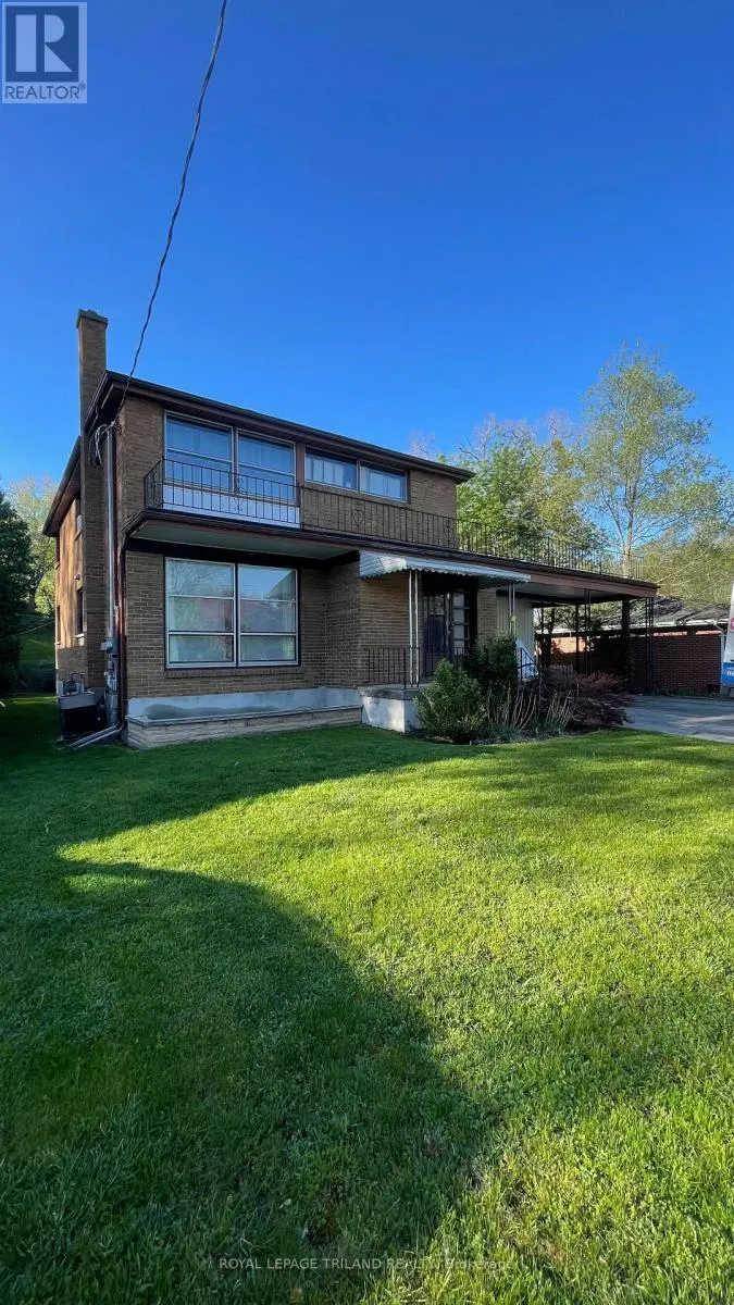 2 - 675 VICTORIA STREET, #2