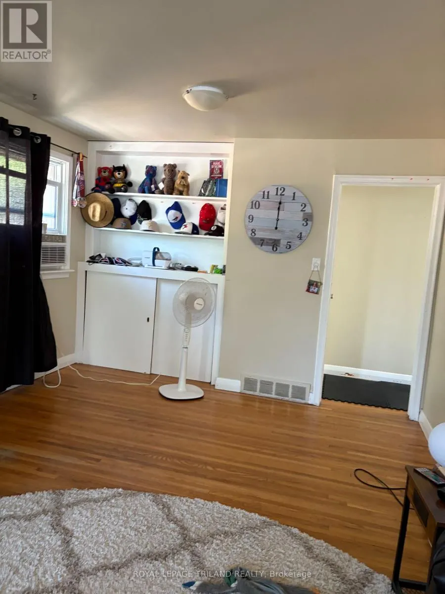 2 - 675 VICTORIA STREET, #2