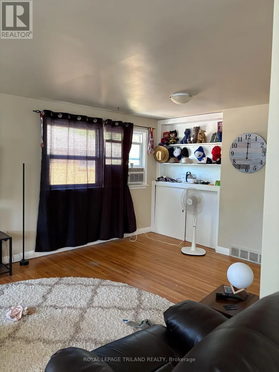 2 - 675 VICTORIA STREET, #2