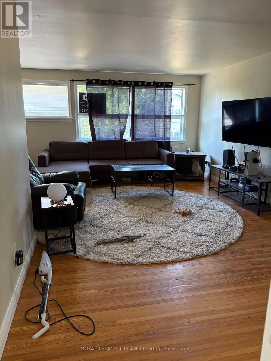 2 - 675 VICTORIA STREET, #2