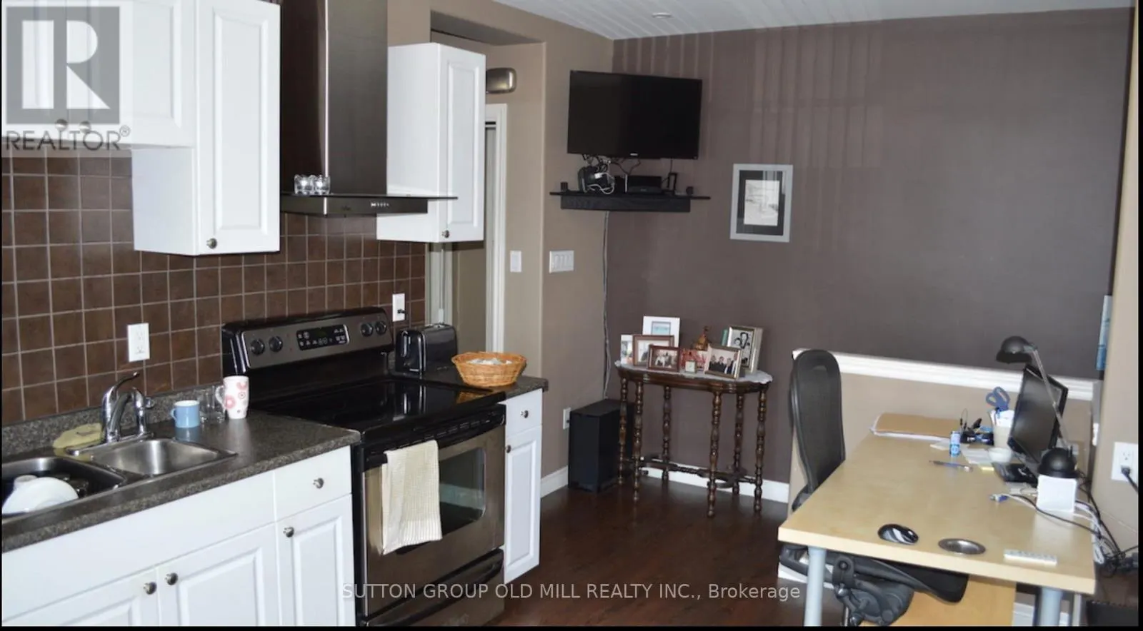 2 - 293 QUEENSTON ROAD