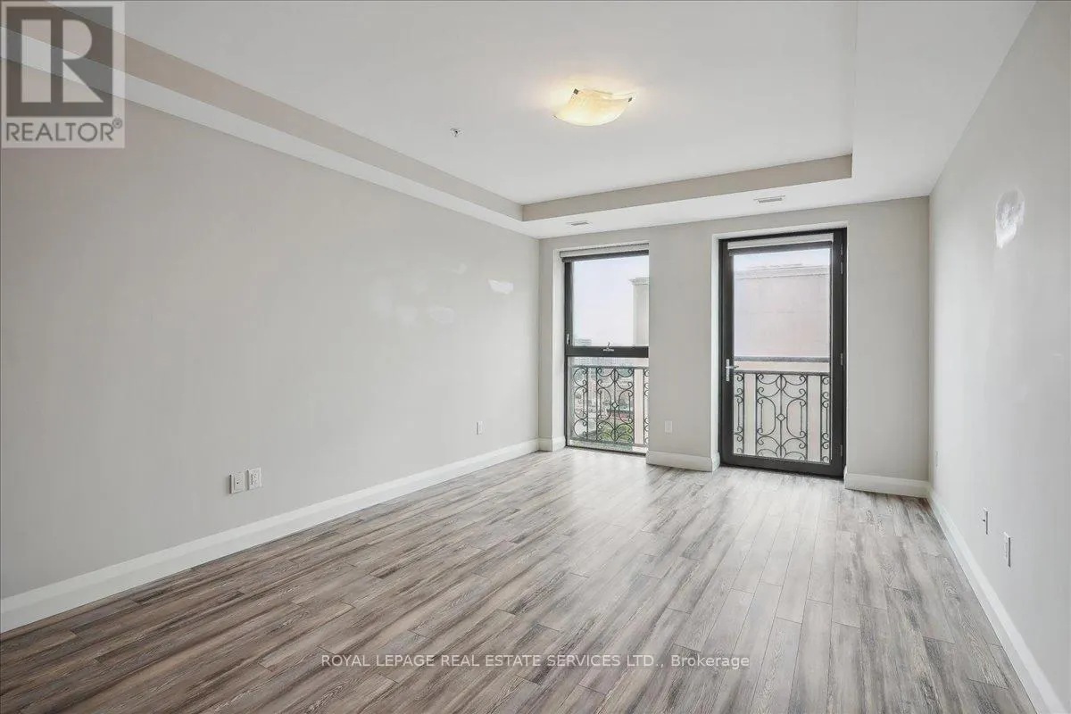 920 - 118 KING STREET E