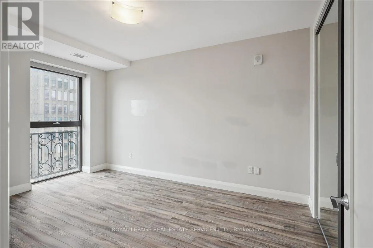 920 - 118 KING STREET E