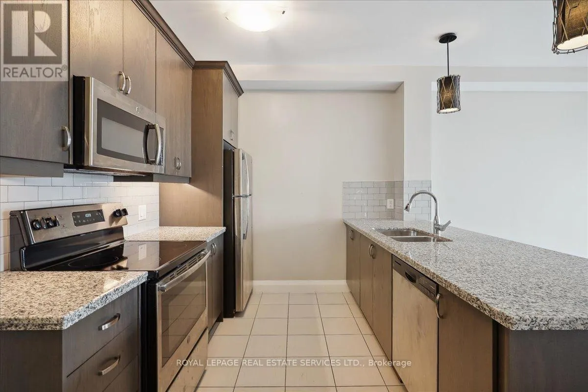 920 - 118 KING STREET E