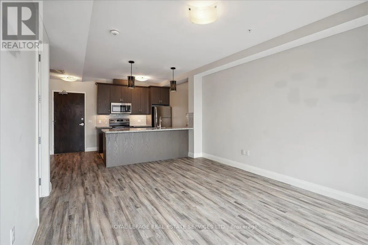 920 - 118 KING STREET E