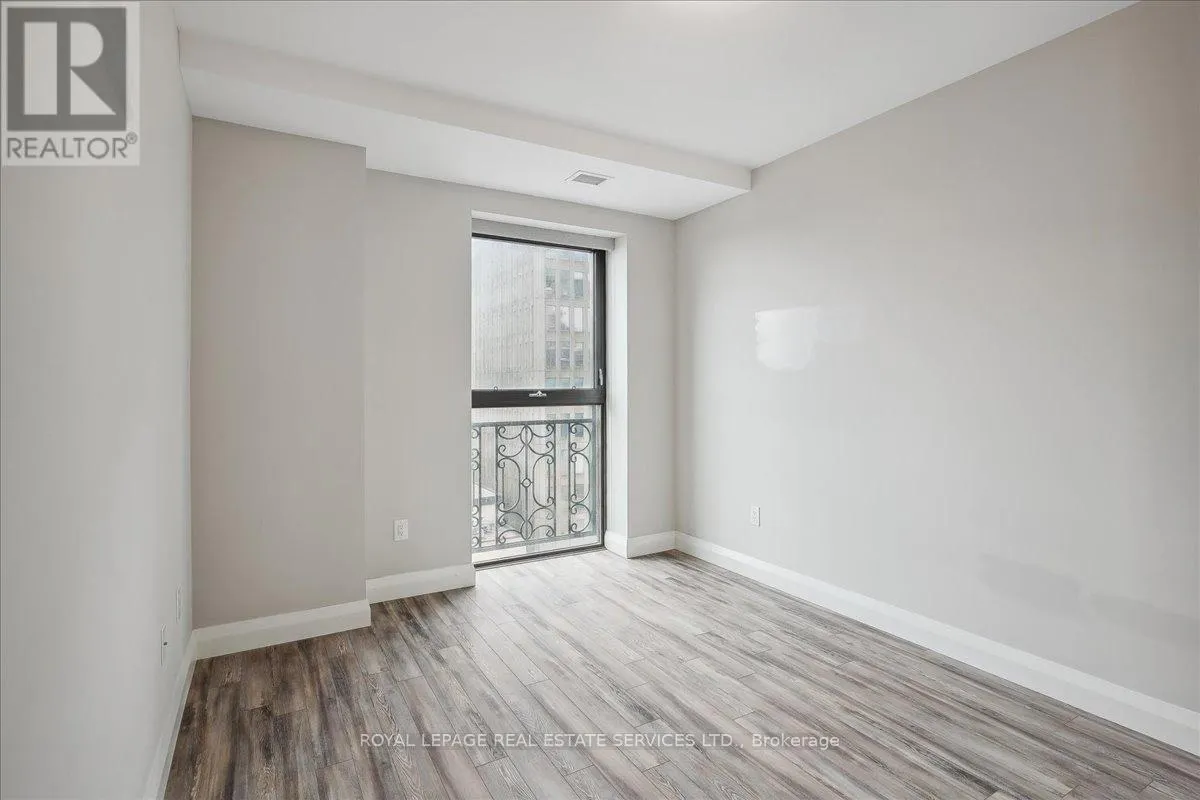 920 - 118 KING STREET E