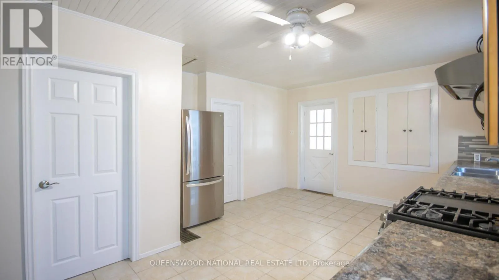 842 CENTREVIEW ROAD