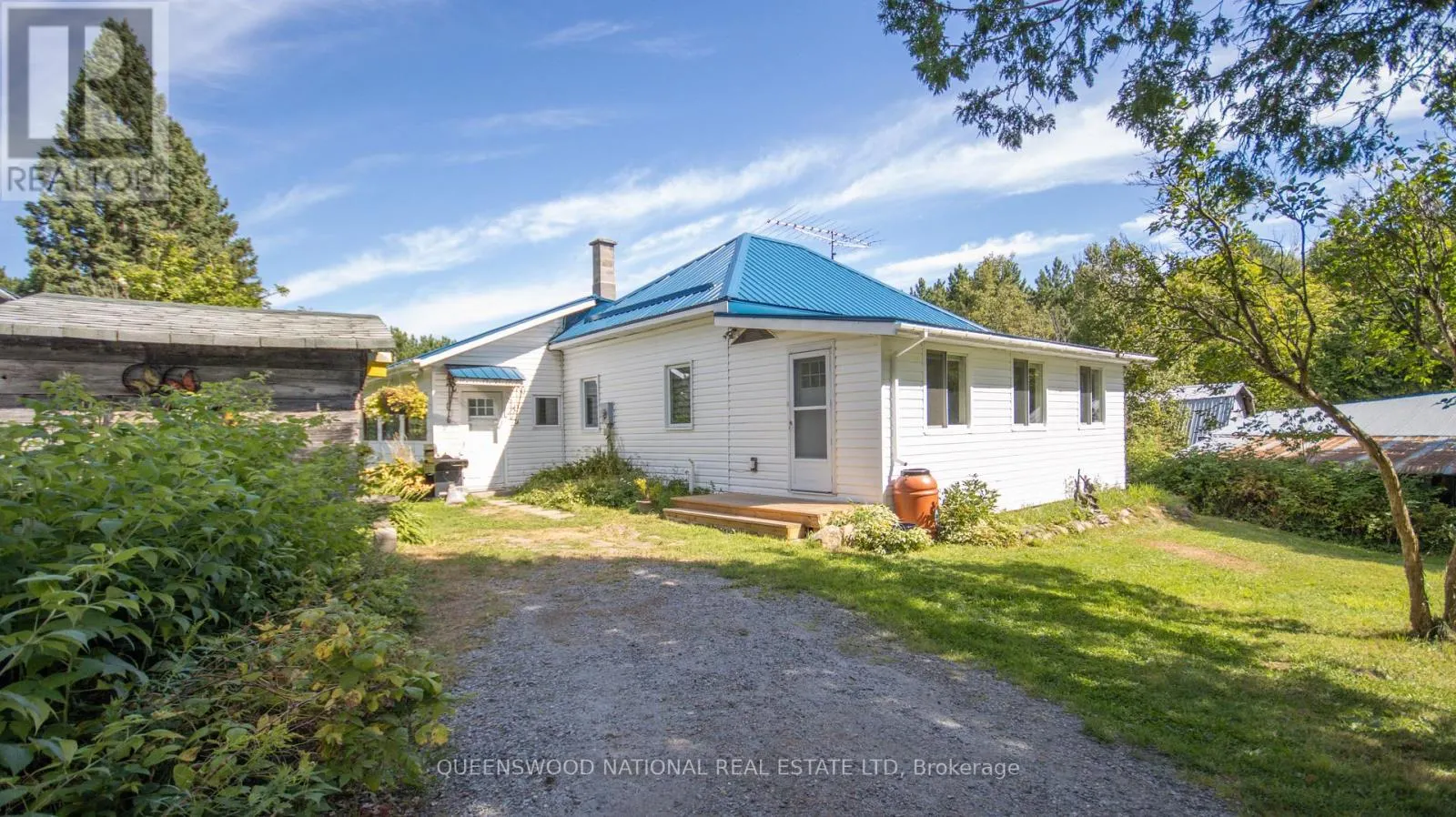842 CENTREVIEW ROAD