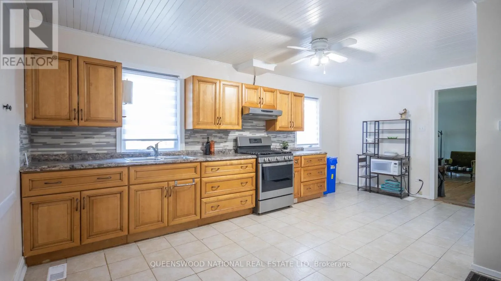 842 CENTREVIEW ROAD