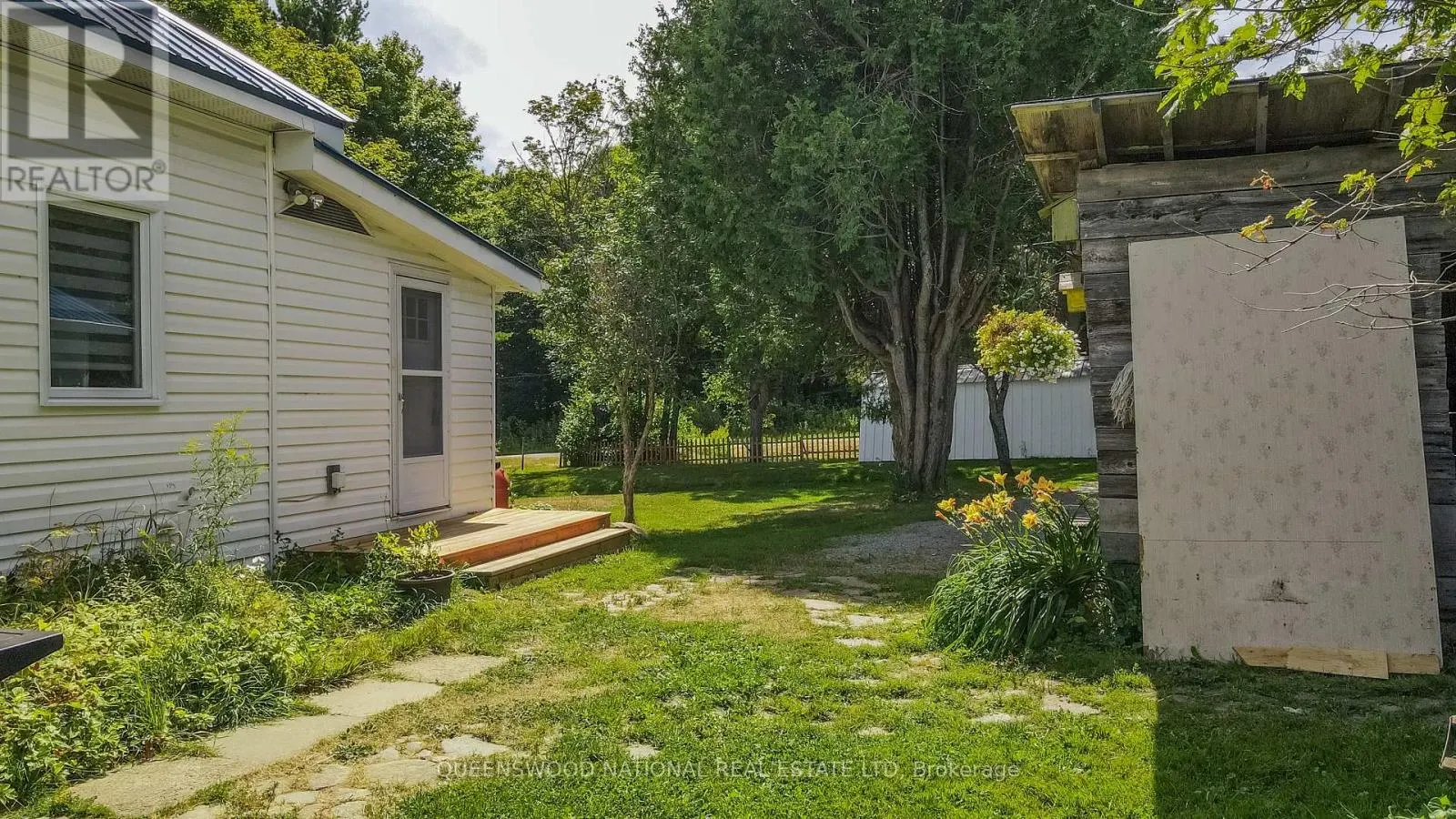 842 CENTREVIEW ROAD
