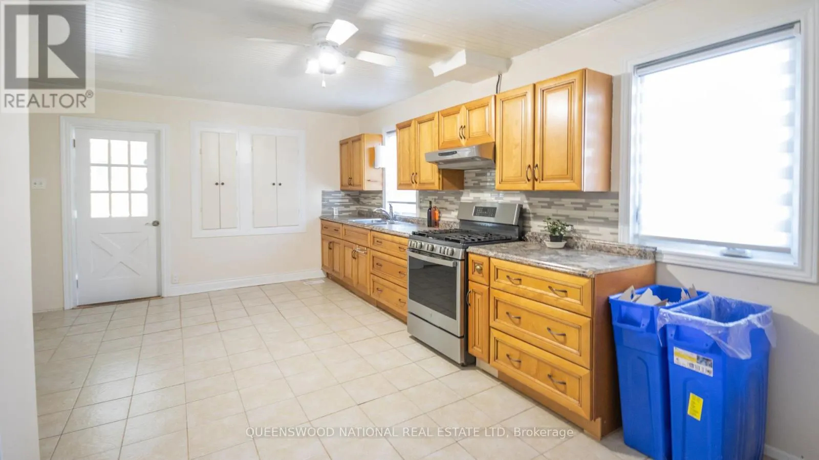 842 CENTREVIEW ROAD