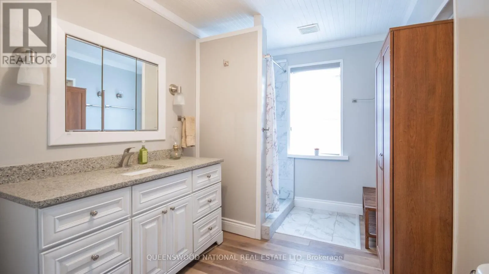 842 CENTREVIEW ROAD