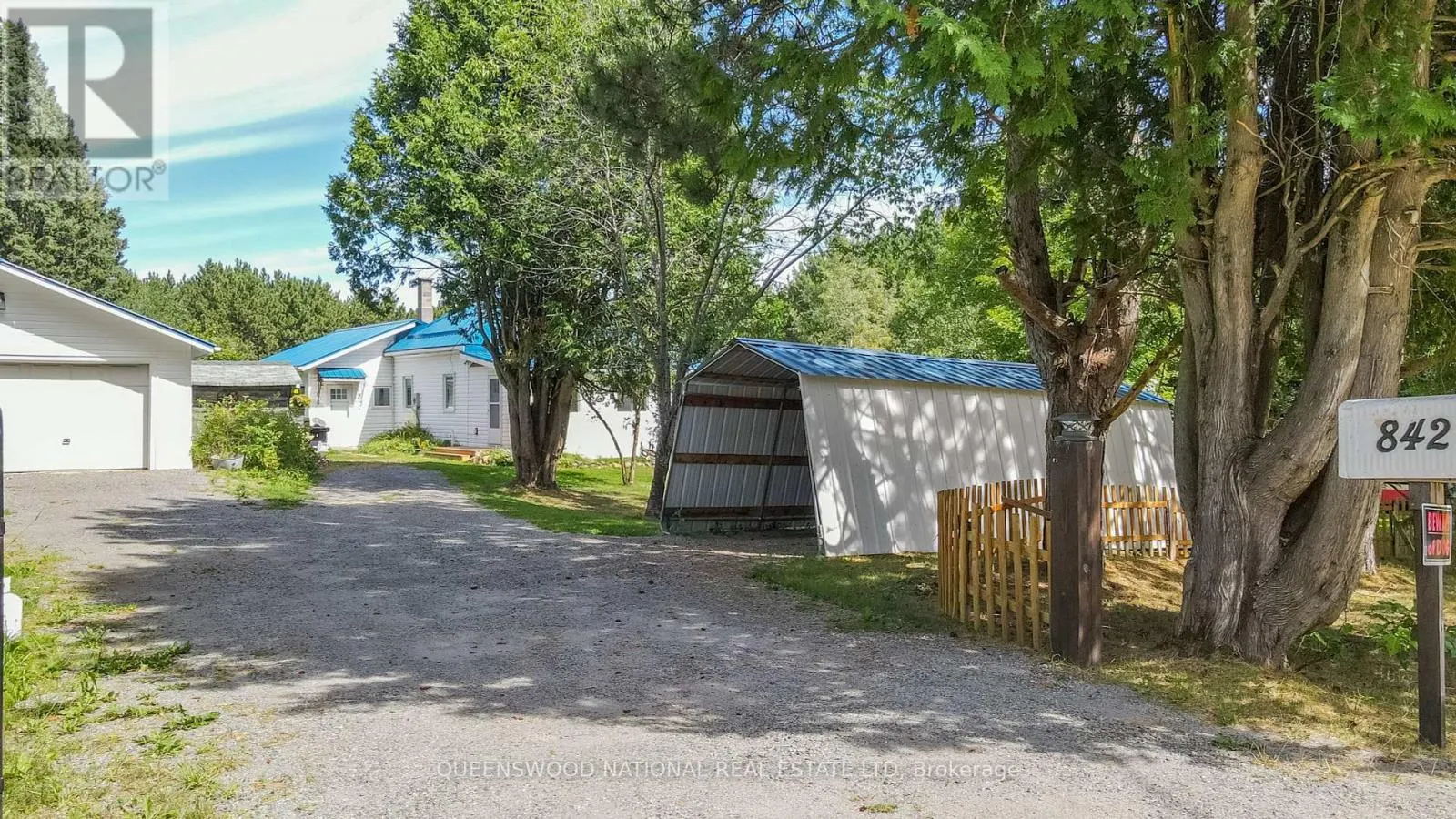 842 CENTREVIEW ROAD