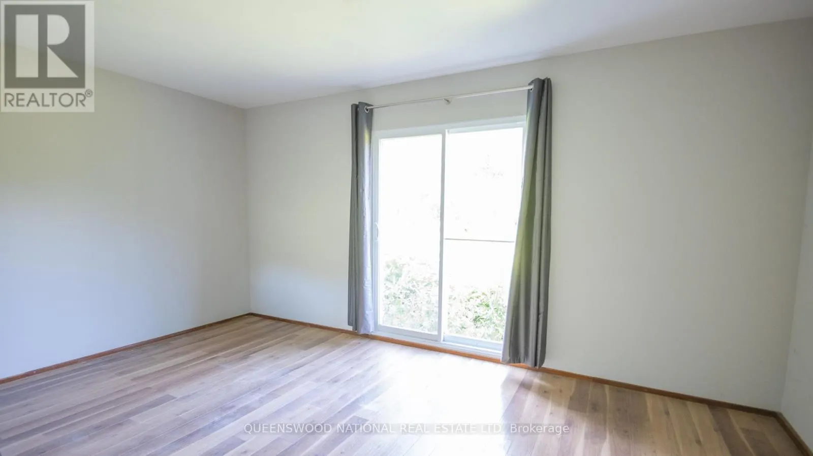 842 CENTREVIEW ROAD