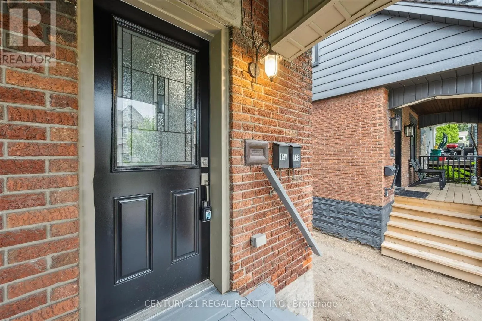 14 STIRLING AVENUE N