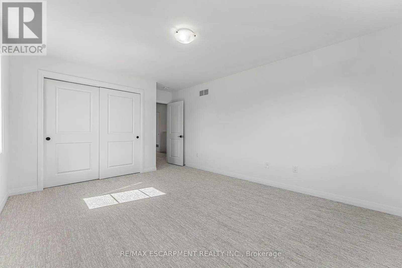 902 RUTHERFORD STREET
