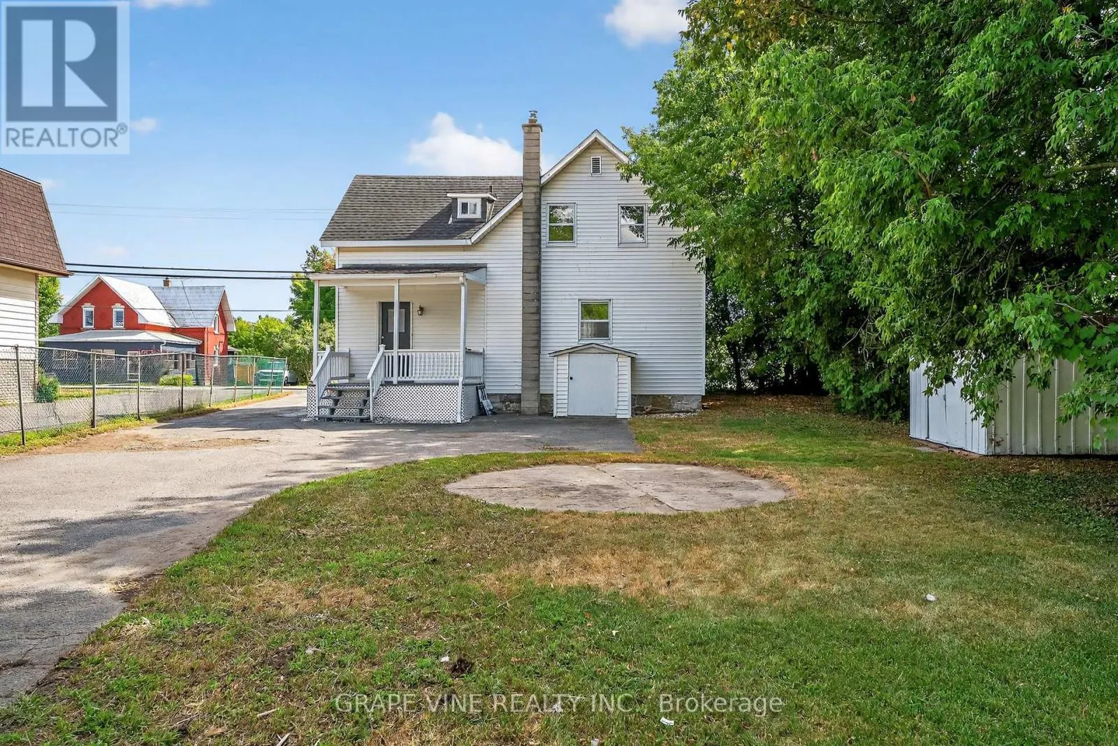 814 LAURIER STREET