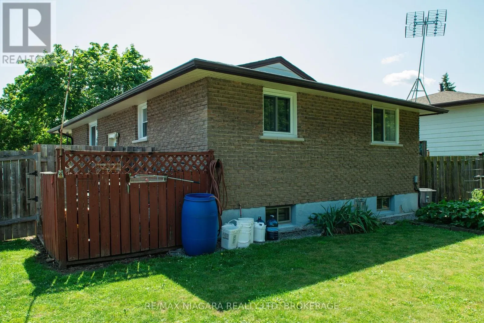 38 ROEHAMPTON DRIVE
