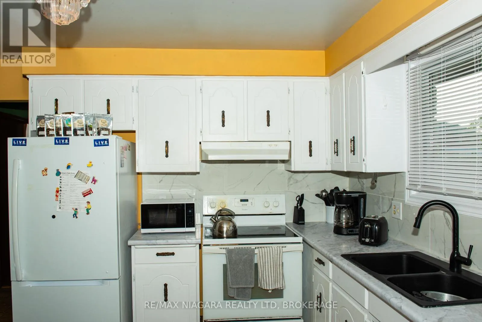 38 ROEHAMPTON DRIVE