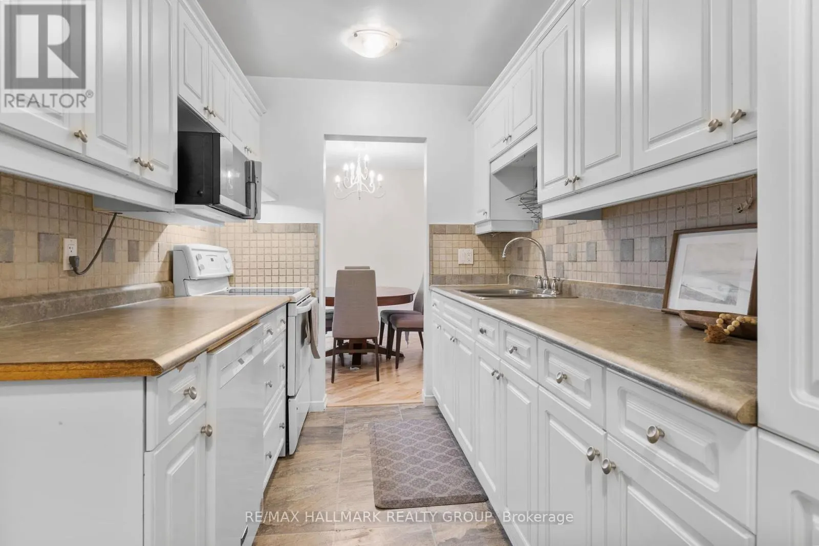 1598 HOSKINS CRESCENT