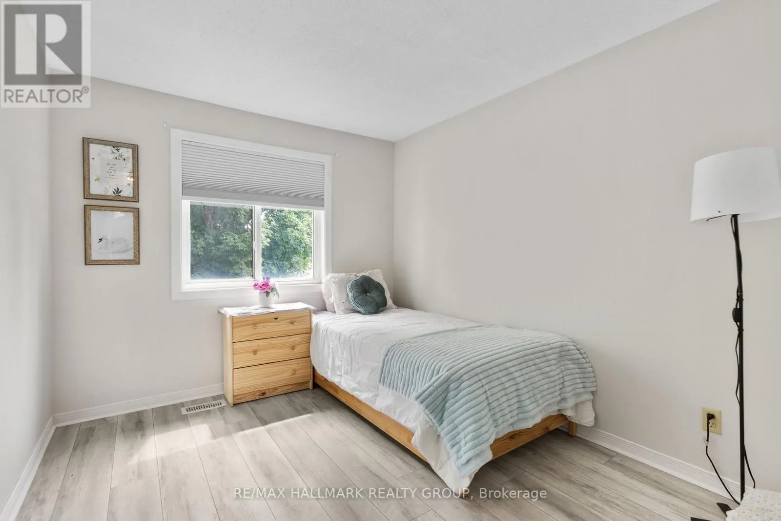 1598 HOSKINS CRESCENT