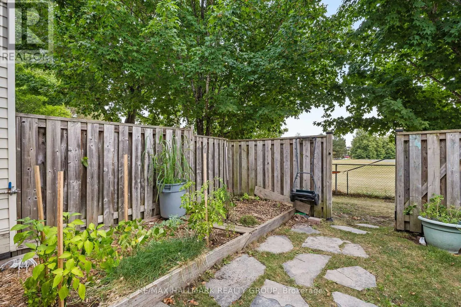 1598 HOSKINS CRESCENT