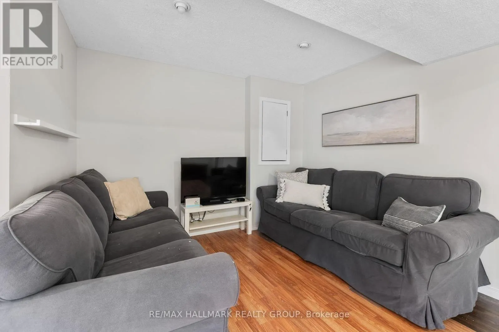 1598 HOSKINS CRESCENT