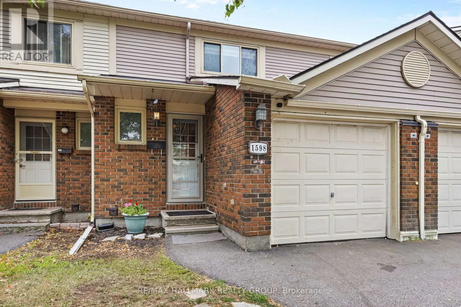 1598 HOSKINS CRESCENT