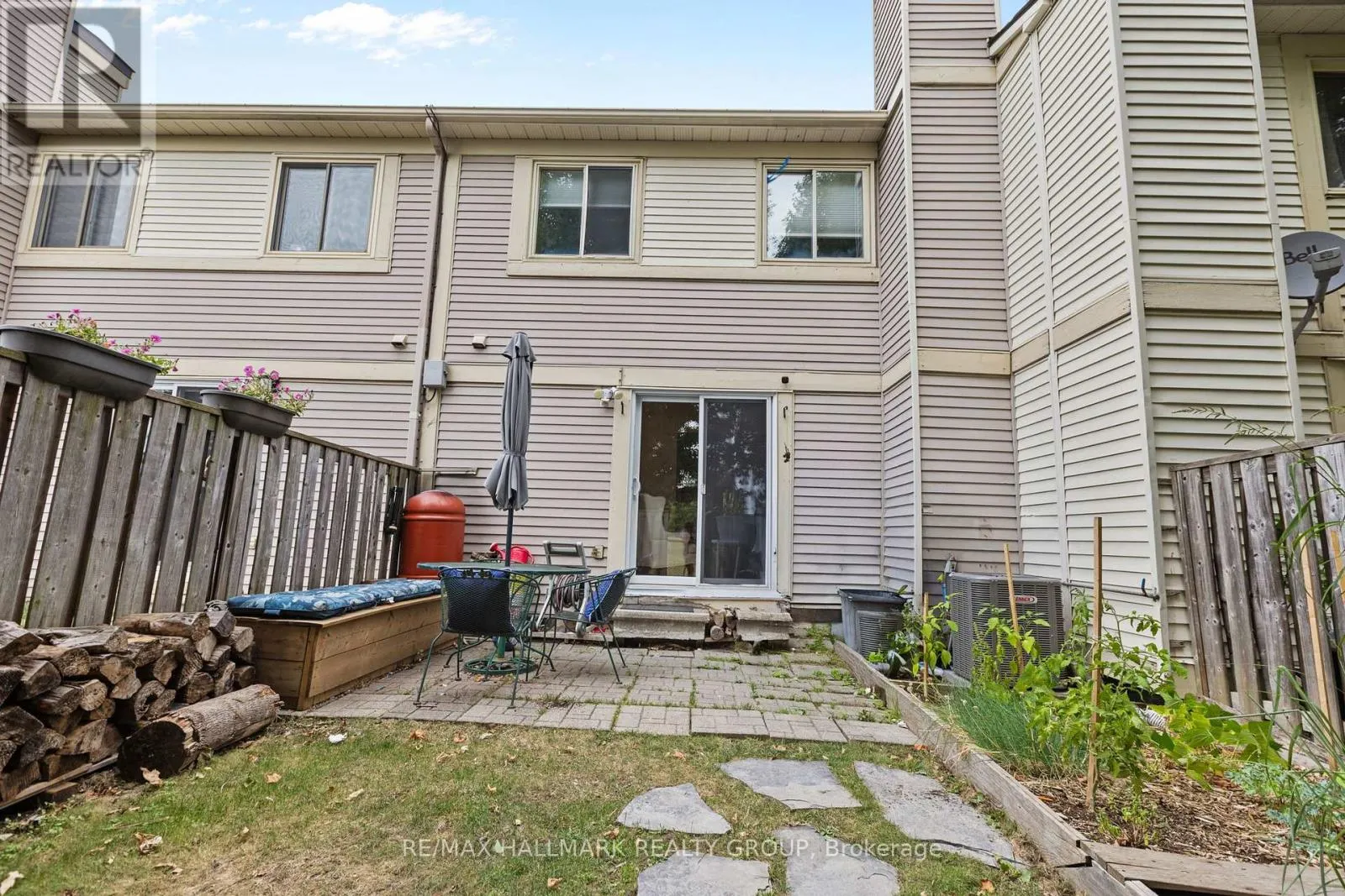 1598 HOSKINS CRESCENT
