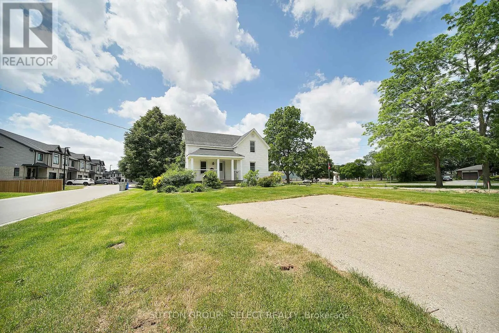 2617 QUEEN STREET