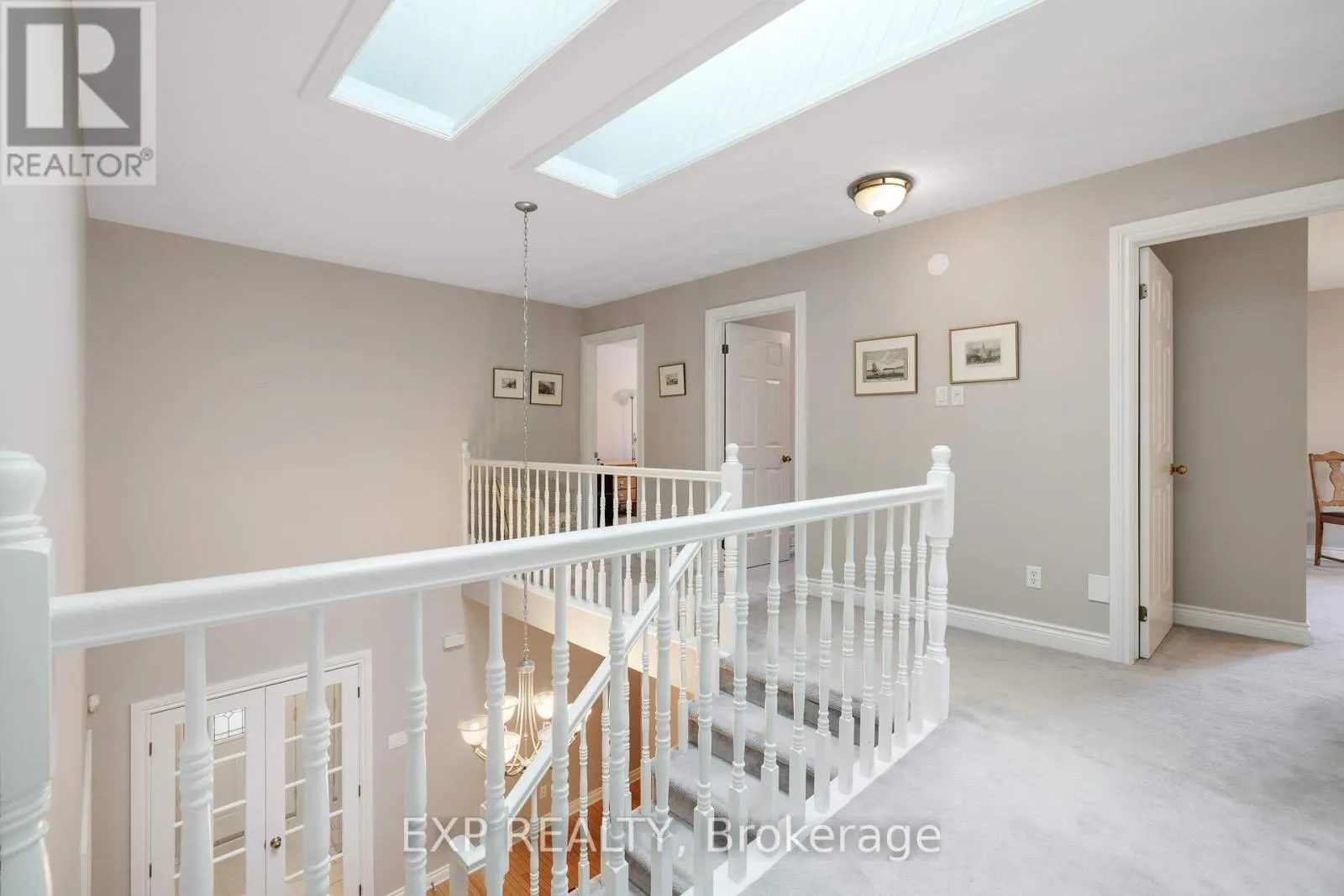 2106 LAMIRA STREET W