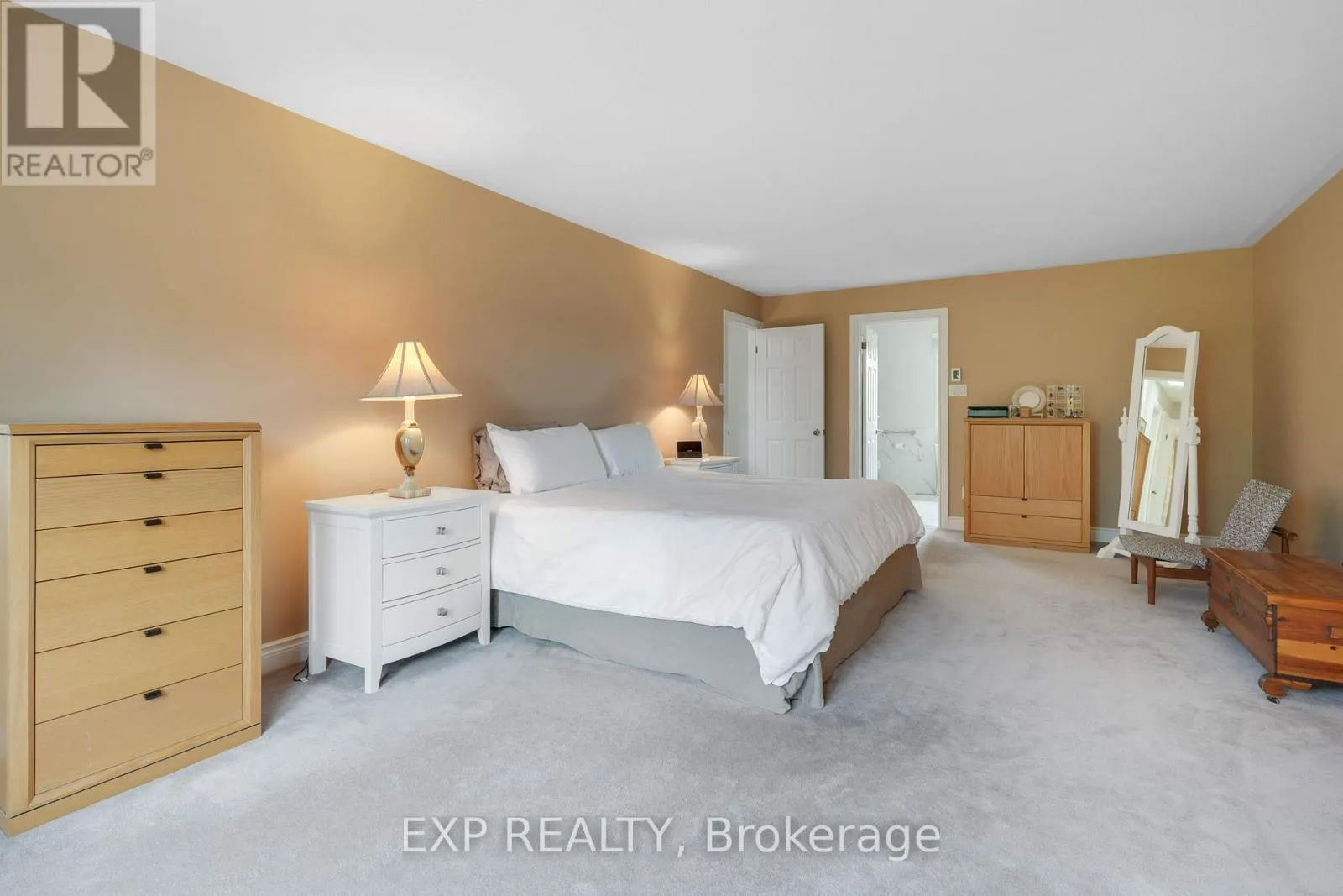 2106 LAMIRA STREET W