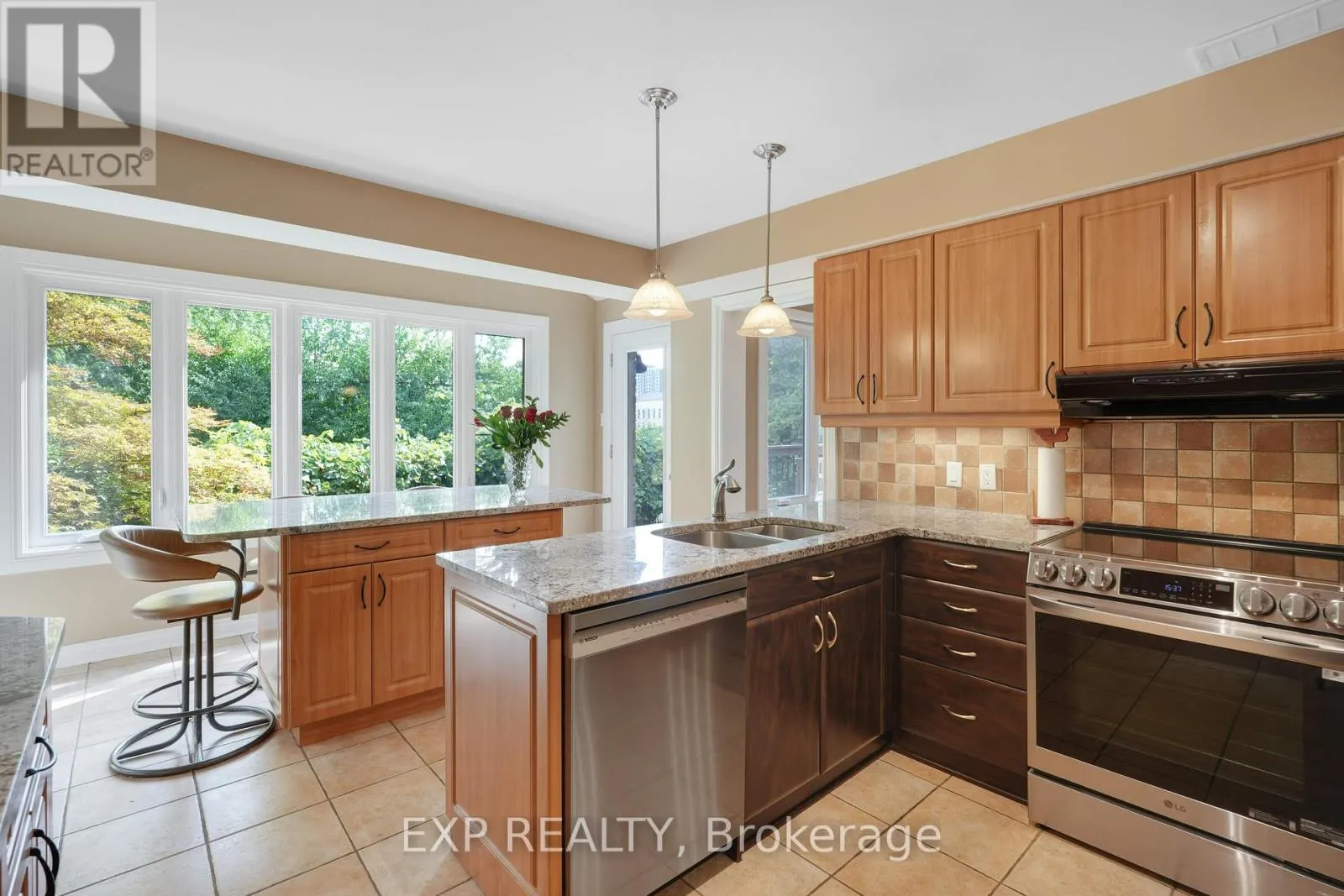 2106 LAMIRA STREET W